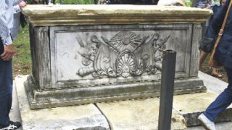 Osmanlı paşasının kemikleri yol kenarına atıldı