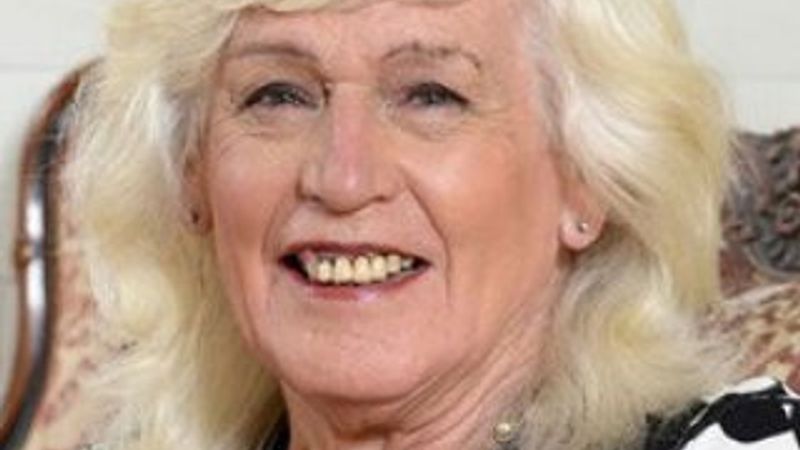 İngiltere'de 81 yaşındaki adam ameliyatla kadın oldu