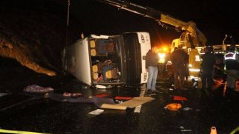 Cumhurbaşkanı Erdoğan'ı koruyan polisler kaza yaptı