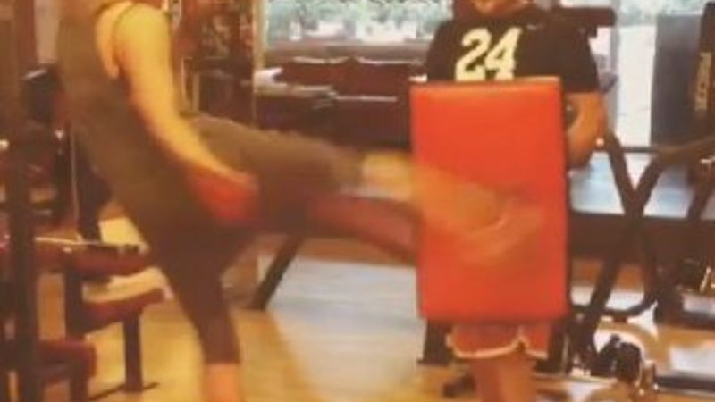 Eda Taşpınar'dan dövüş şov İZLE