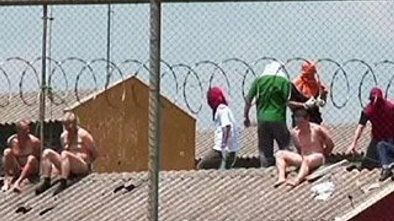 Brezilya'da rehin alınan gardiyanlar serbest