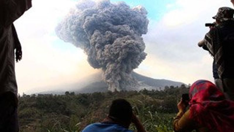 Endonezya’da yanardağ alarmı