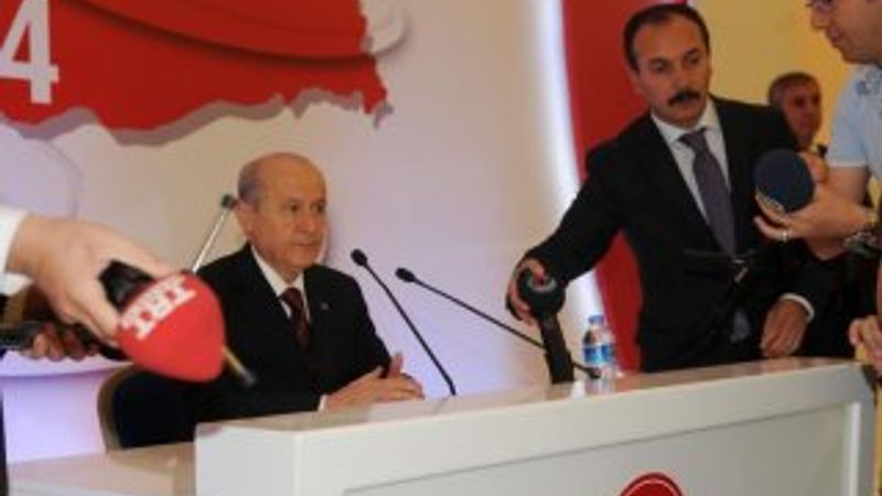 Devlet Bahçeli'den mikrofon tepkisi