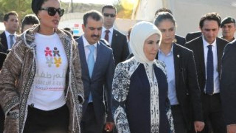 Emine Erdoğan çadır kentte Suriyeli kadınlarla buluştu