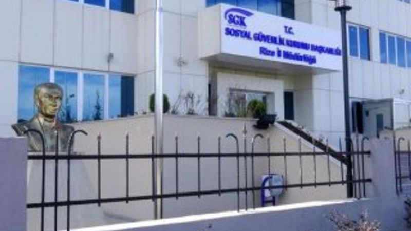 Rize'deki Atatürk büstü tartışması büyüdü