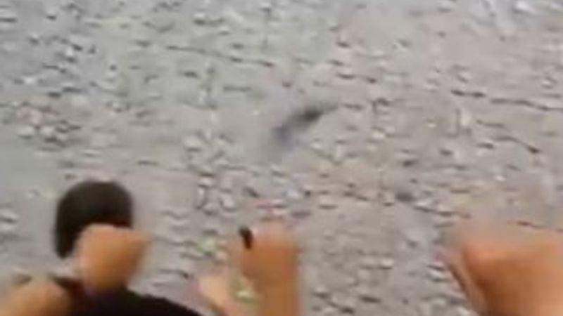 Şeytana taş yerine iPhone gitti