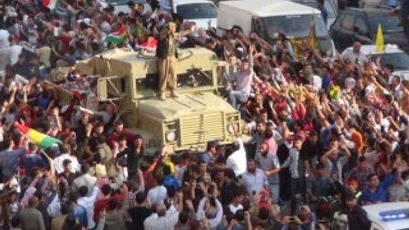 Kobani diyerek sokakları yakanlar Peşmergeyi karşılamadı