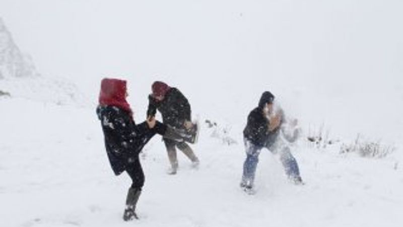 Karadeniz'e kar yağdı