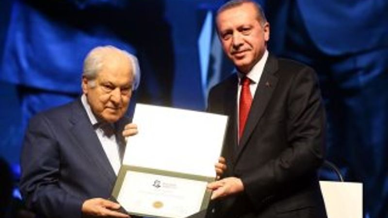 Necip Fazıl Ödülleri'nde Erdoğan'dan anlamlı hareket