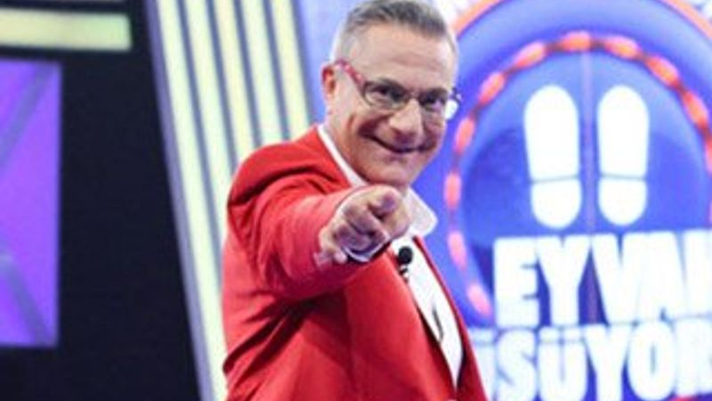 Mehmet Ali Erbil pembe pantolon giydi