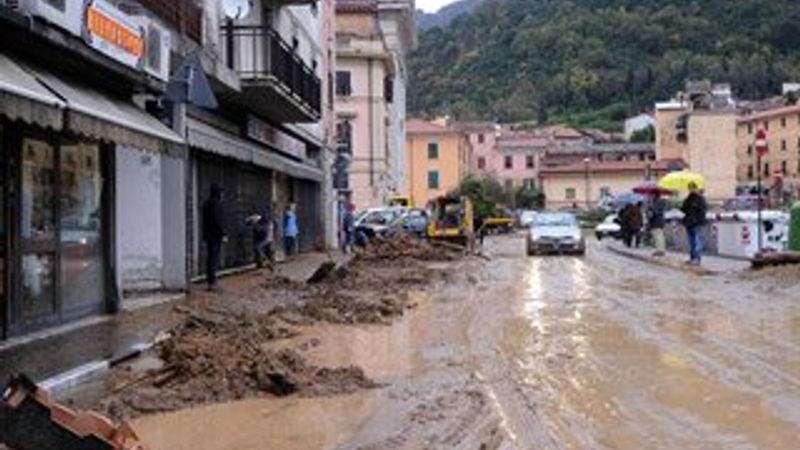 İtalya sağanak yağışla boğuşuyor