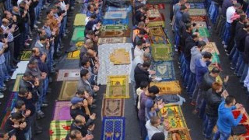 İsrail Mescid-i Aksa'da Cuma için yaş sınırı koydu