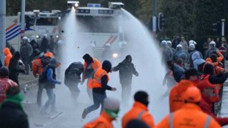 Brüksel'de eylemcilere dev TOMA'larla müdahale