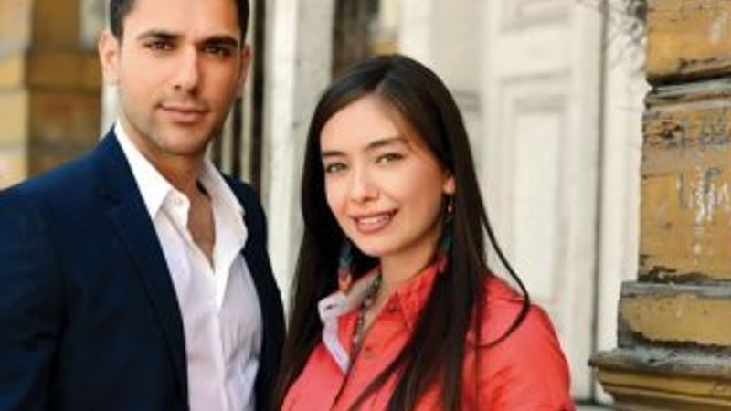 Neslihan Atagül'den sevgilisinin abisi ile samimi poz