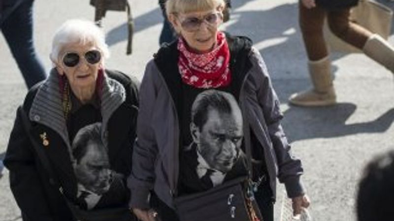 On binler Anıtkabir'e akın etti