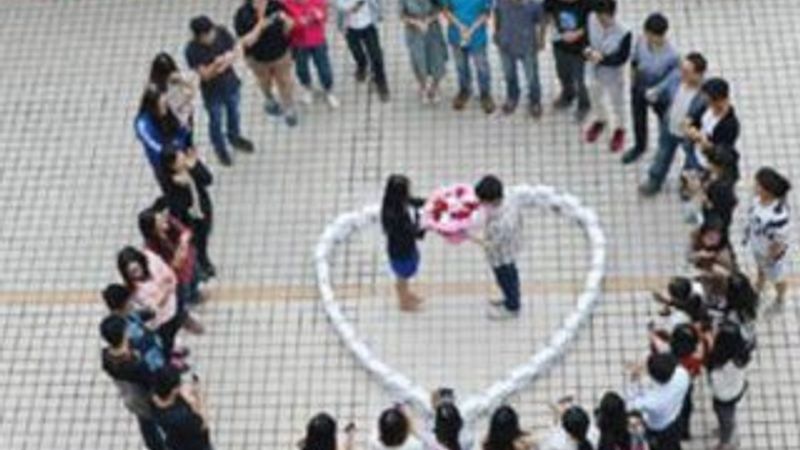 Çin'de 99 iPhone 6 ile evlenme teklifi