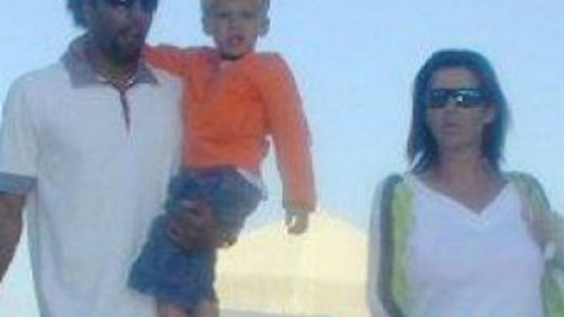 İki esmerin sarışın çocuğu olur mu