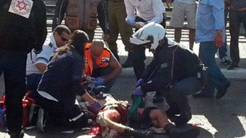 İsrail’de bir Filistinlinin bıçakladığı asker öldü