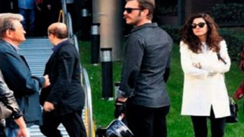 Başak Dizer Tatlıtuğ ailesiyle hastanede