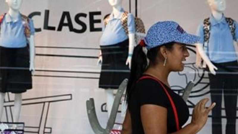 Venezuela'da bir vitrine hamile çocuk mankenleri koyuldu