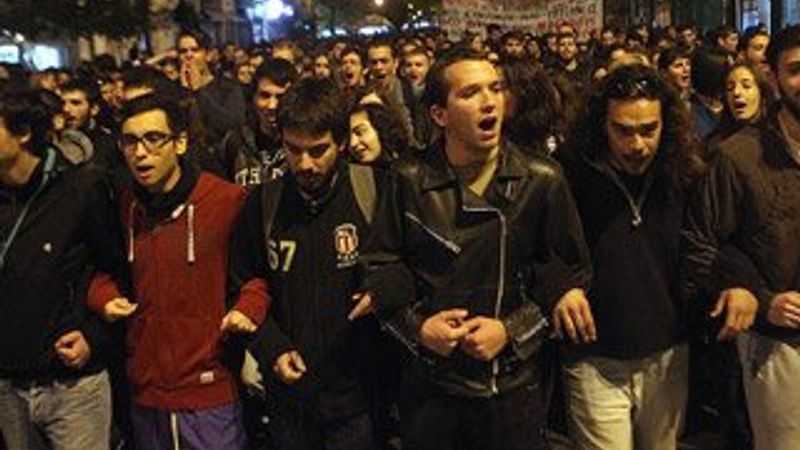 Yunanistan'da öğrencilerden Albaylar Cuntası yürüyüşü