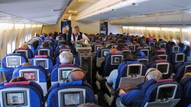 Petrolün düşmesi uçak bileti fiyatlarını azalttı