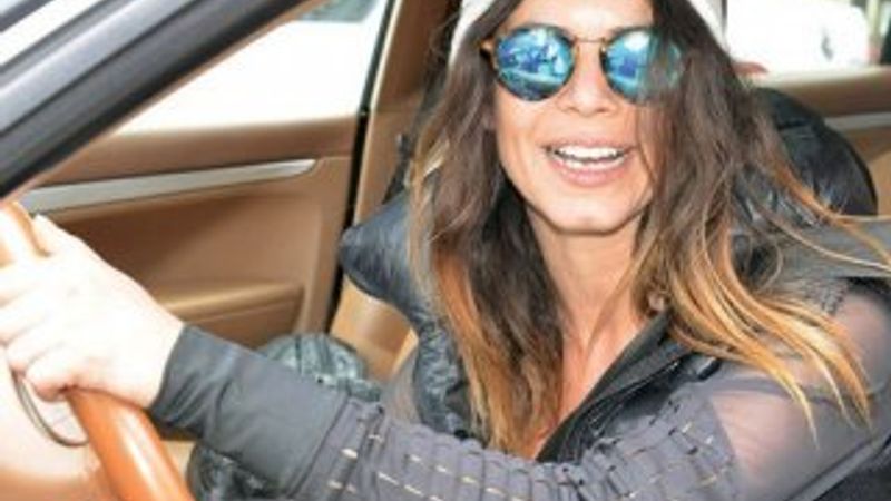 Eliz Sakuçoğlu Murat Boz'un cipini sattı