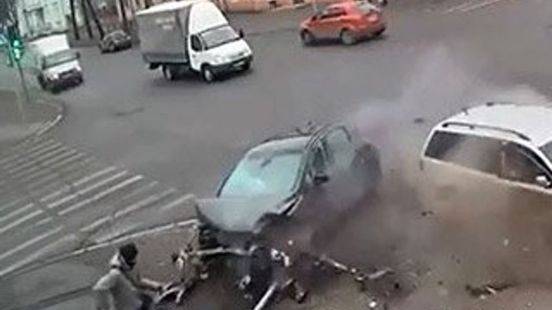 Ölümden attığı bir adımla kurtuldu - İzle