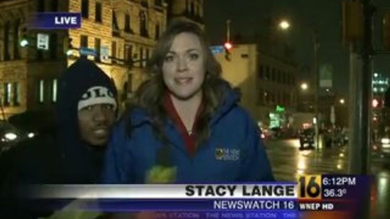 Canlı yayında muhabire küfür İZLE