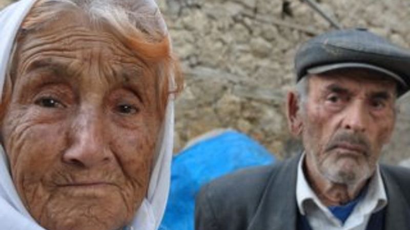 Madenci annesi Ayşe Gökçe oğlunu toprağa verdi