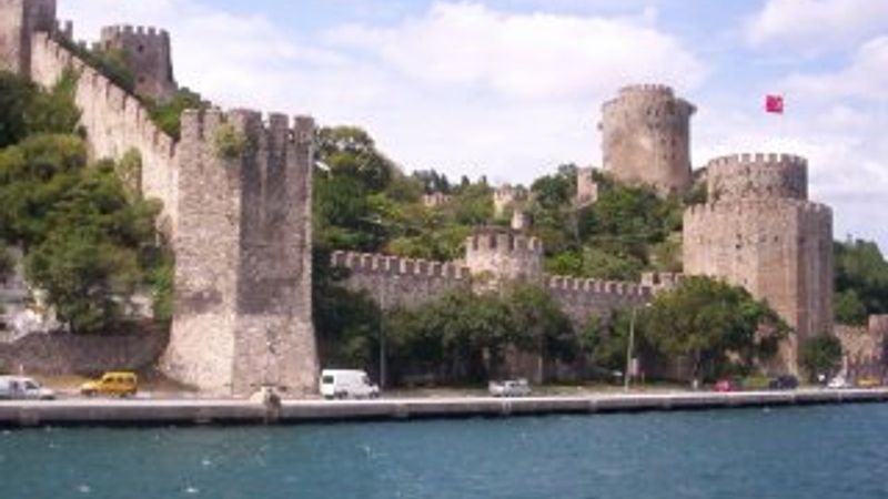 Rumeli Hisarı'nda çökme tehlikesi