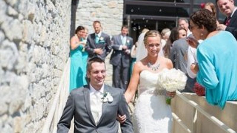 Belden aşağısı felç olan damattan geline güzel sürpriz