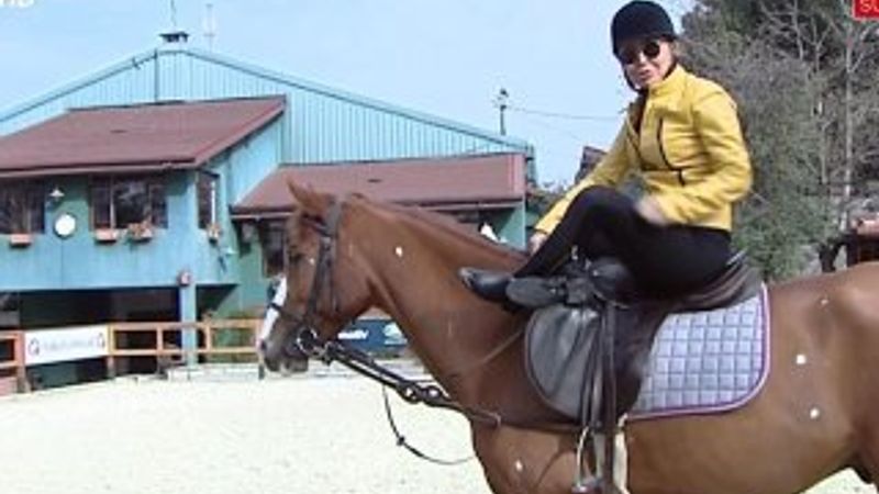 Ceylan'dan at üstünde türkü şov