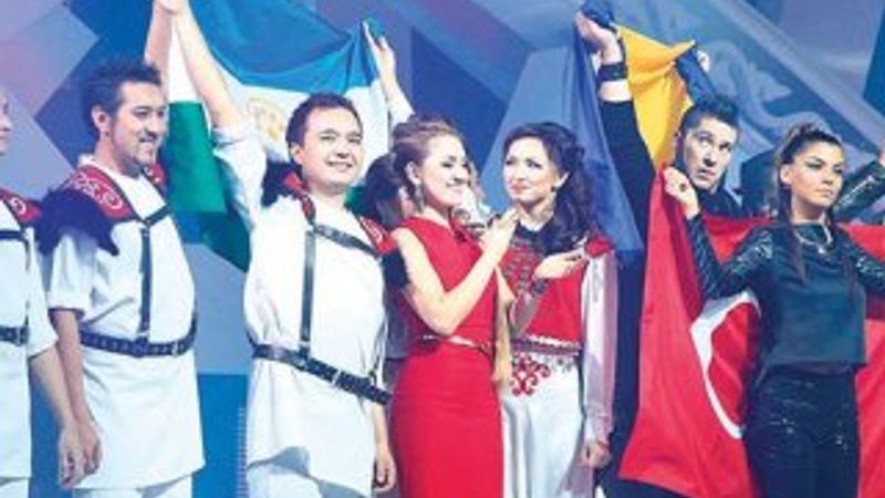 Türkvizyon'da Sinan Akçıl skandalı İZLE