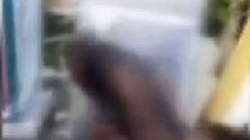 Sinirli adam buzdolabına kafa atmaktan kan içinde kaldı