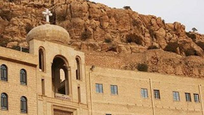IŞİD Musul'da manastır bombaladı