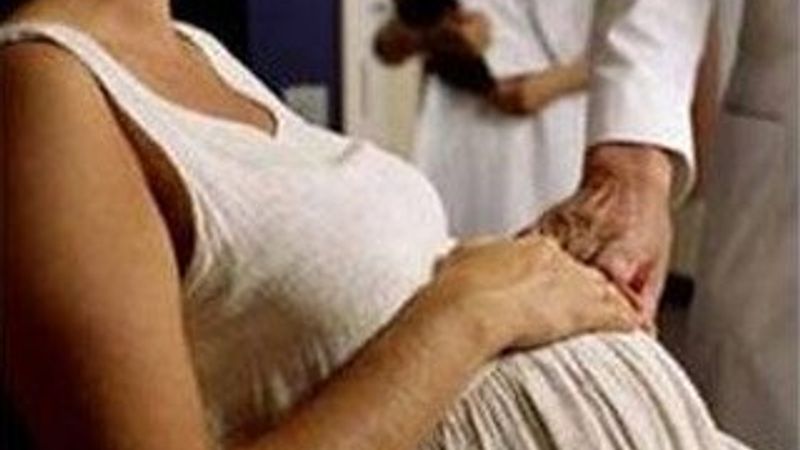 Tayland'da taşıyıcı annelik yasaklandı