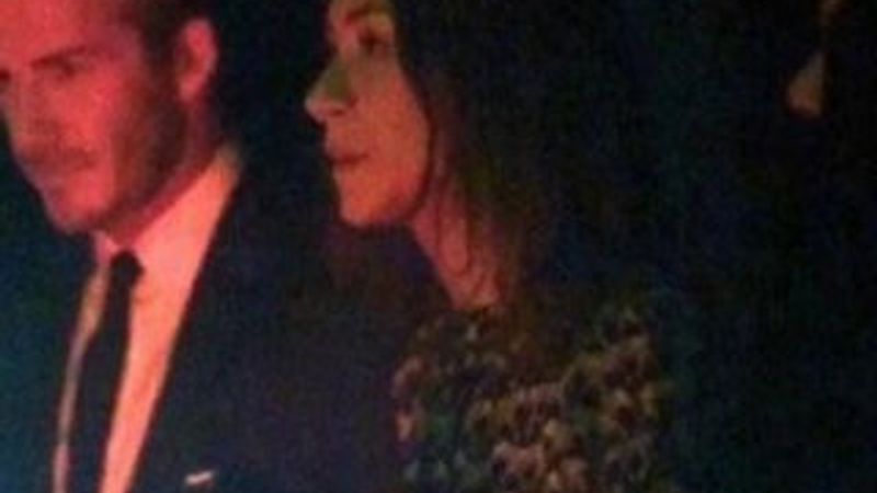 David Beckham bir kadınla yakalandı