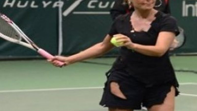 Hülya Avşar: Tarzım Nur Yerlitaş’tan