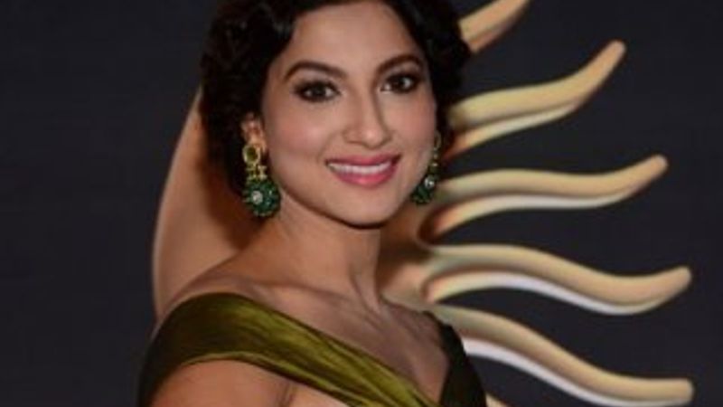 Hindistanlı oyuncu kısa etek giydiği için tokat yedi