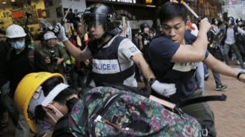 Hong Kong'da eylemlere müdahalenin şiddeti arttı