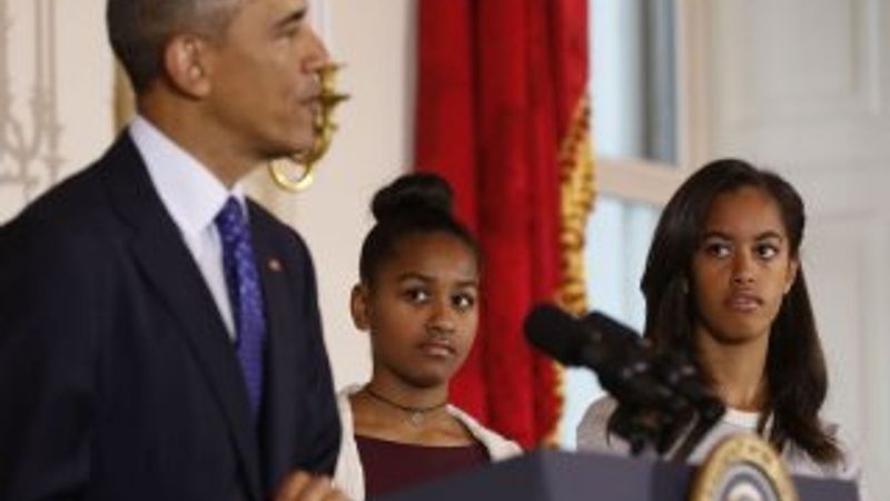 Barack Obama’nın kızlarına kıyafet eleştirisi İZLE