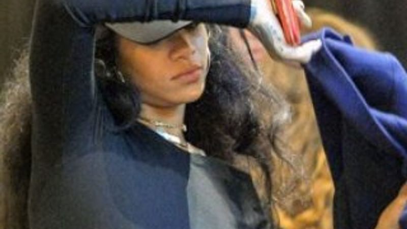 Rihanna yine çok şeffaf