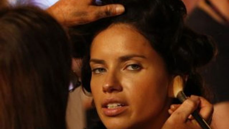 Adriana Lima'ya Acun'la aşk iddiası soruldu