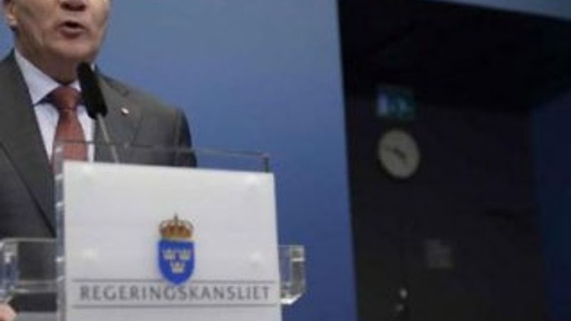 Irkçı parti İsveç hükümetini düşürdü
