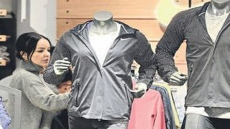 Bengü yine makyajsız yakalandı