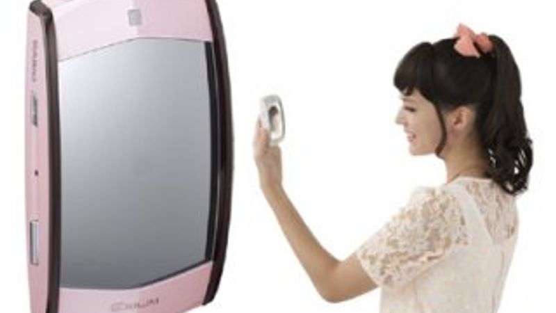 Casio aynalı selfie kamerası üretti