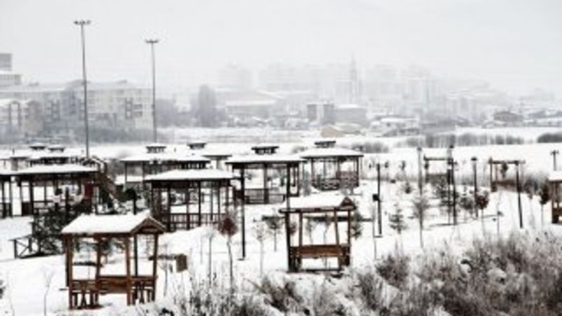 Ardahan'da Kura Nehri buz tuttu