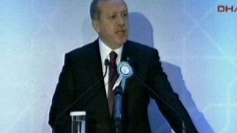 Erdoğan: İsteseler de istemeseler de Osmanlıca öğretilecek İZLE
