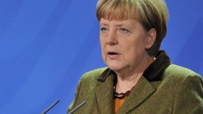 Merkel: Çocukların iki dilli yetişmesi avantajlı